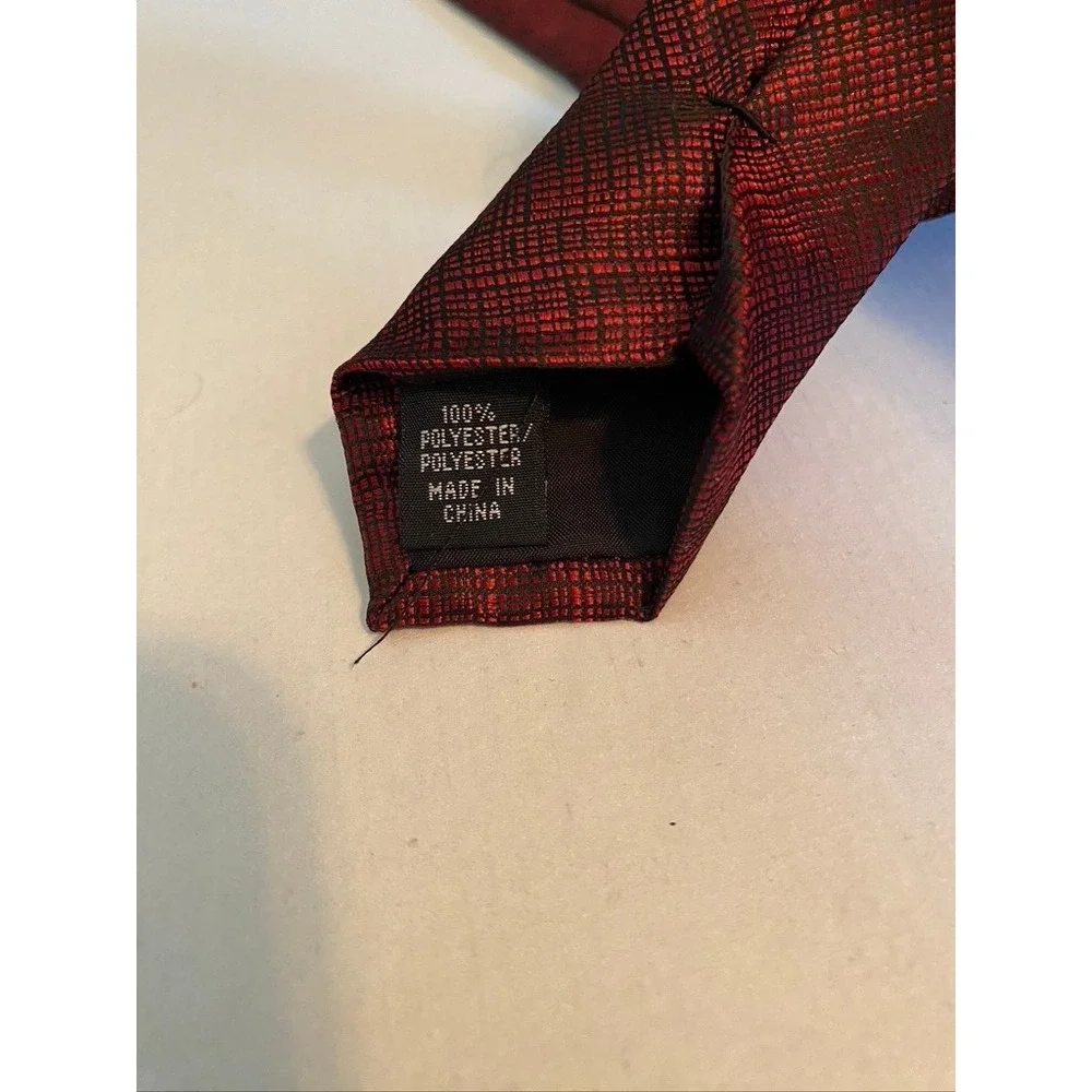 Van Heusen Mens Burgundy Red Black Micro Pattern Textured Polyester Necktie
